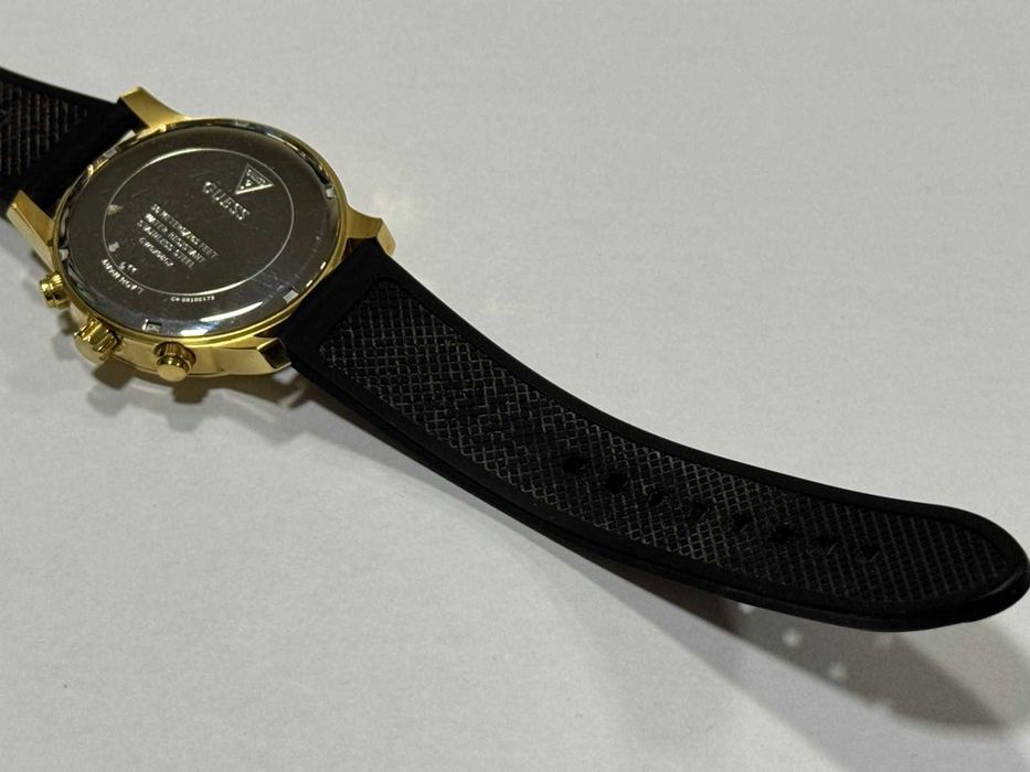 Часовник Guess GW0708G2