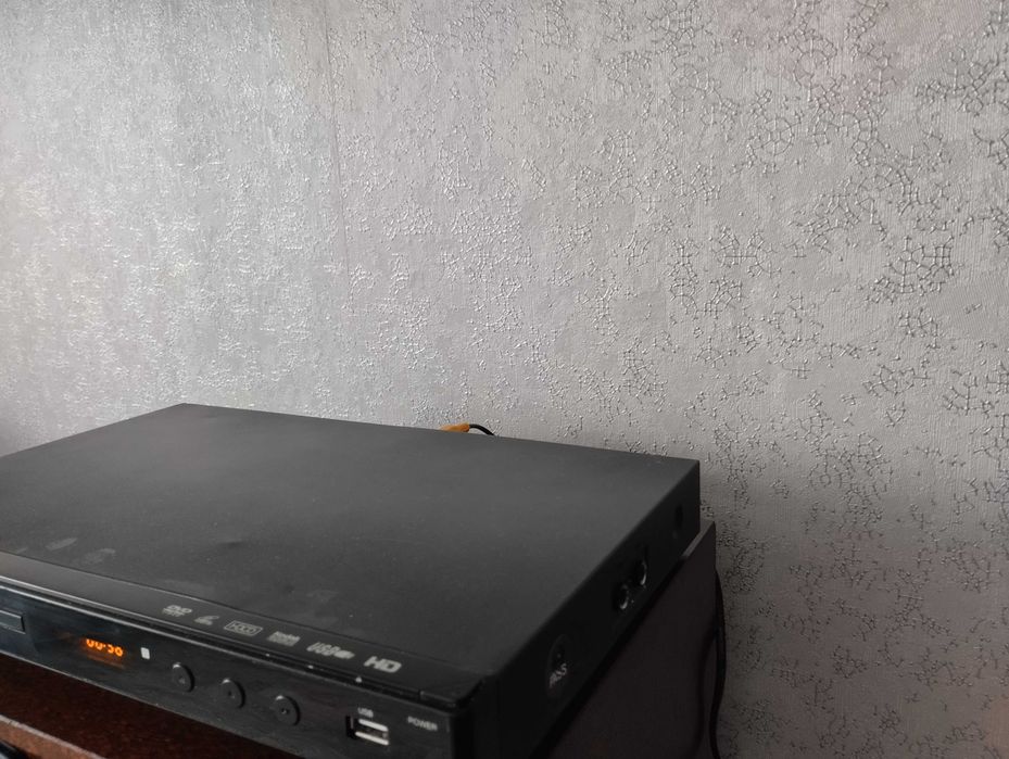 Продам DVD Elenberg Model S 0227F