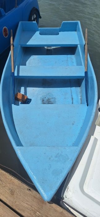 Лодка стеклопластиковый