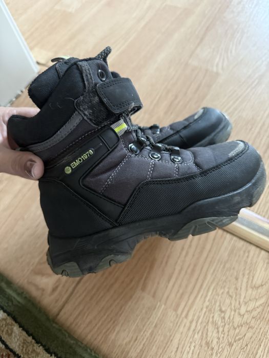 Продам детскую обувь