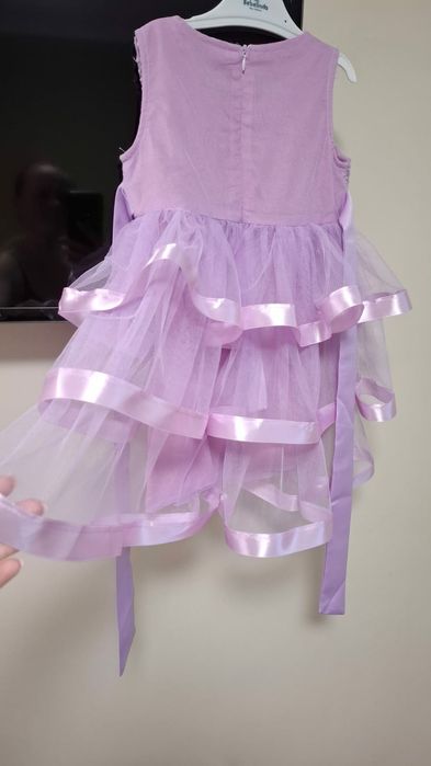 Нарядное платье для девочки лилового цвета
