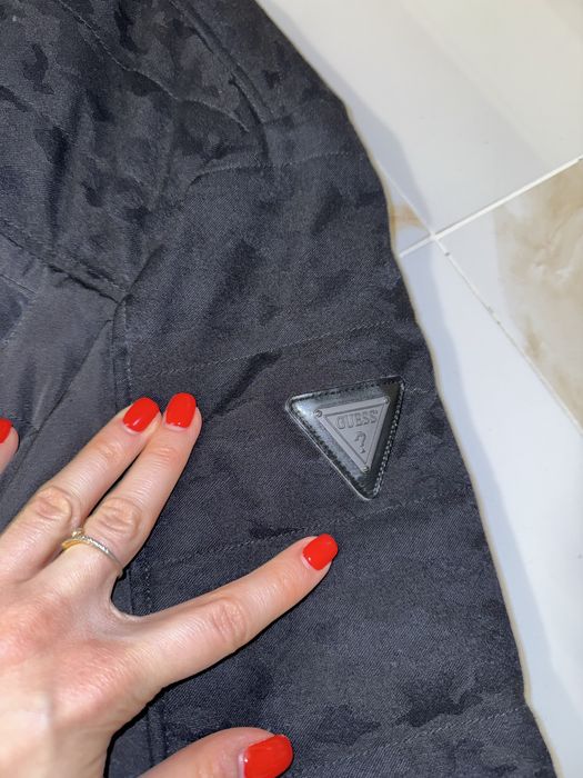 Мъжко яке Guess с камуфлажни мотиви