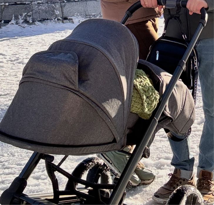 Продается детская коляска с лвумя люльками