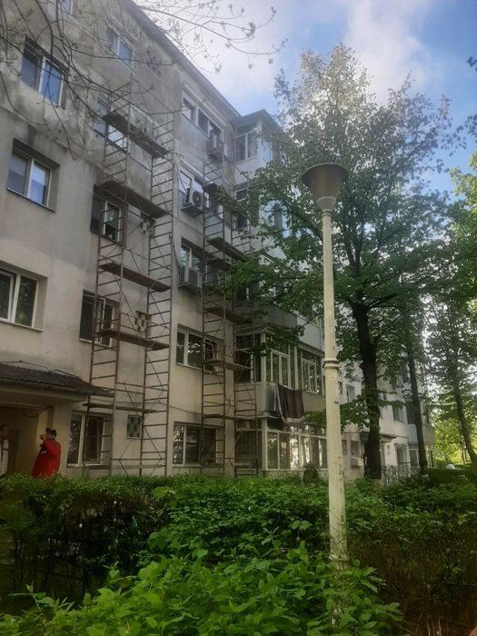 Echipa meseriași în construcii