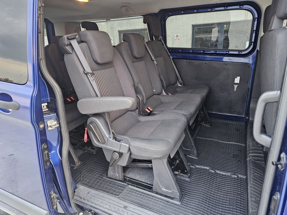 Inchirieri auto Rent a car microbuz Ford 8+1 locuri