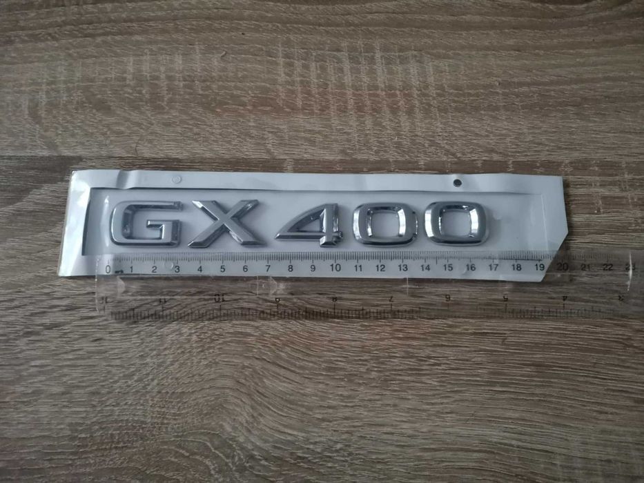 сребрист надпис Lexus GX 400