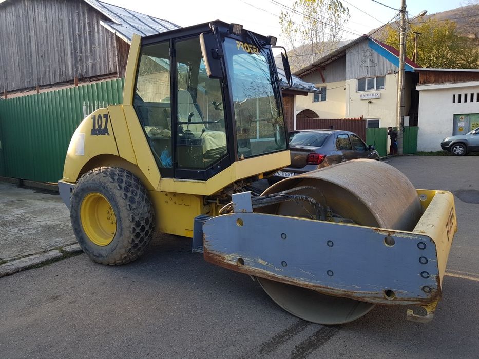 Inchiriere cilindru compactor