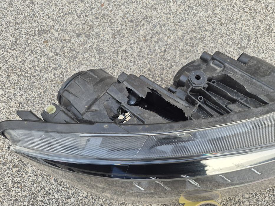 Десен фар Skoda Fabia Шкода Фабия фарове