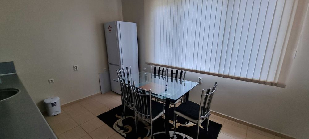 Дава се под наем Тристаен апартамент в Разград, Център - 72 кв.м за 612 € - Снимка #1