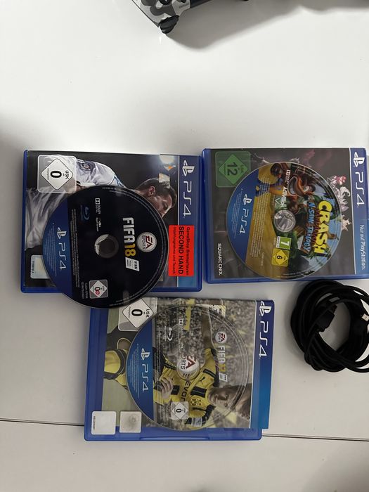 Продавам PlayStation 4