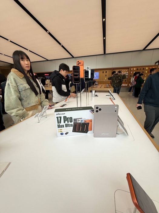 Recap  17 pro max , Komplektida Klaviatura mishka kolonka zaryadnik