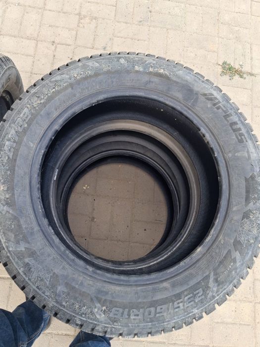 Продам шины  размер 235/60R18