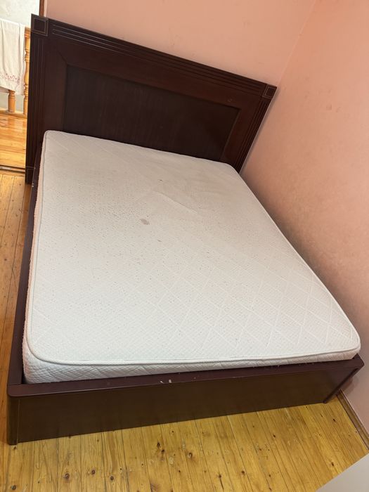 Двуспальная кровать
