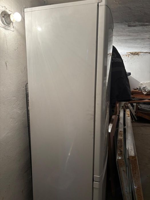 Продам холодильник
