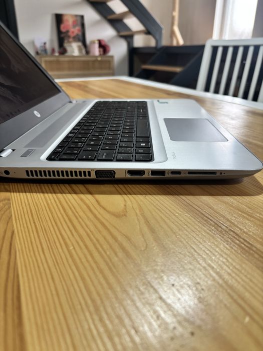 Hp 15,6• procesor  i5-7200U•12gb ram DDR4• SSD 256gb•
