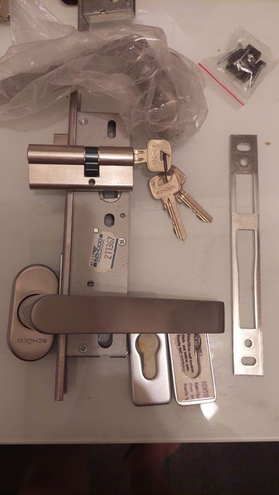 Broasca usa diferite modele cu butuc,mânere, ornamente, diferite  mode