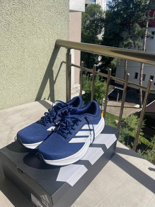 Маротнки Adidas response runner 2