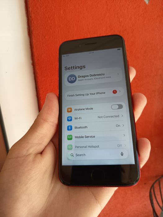 iPhone SE 2020 Roșu Perfect Funcțional Și În Condiție Estetică Buna