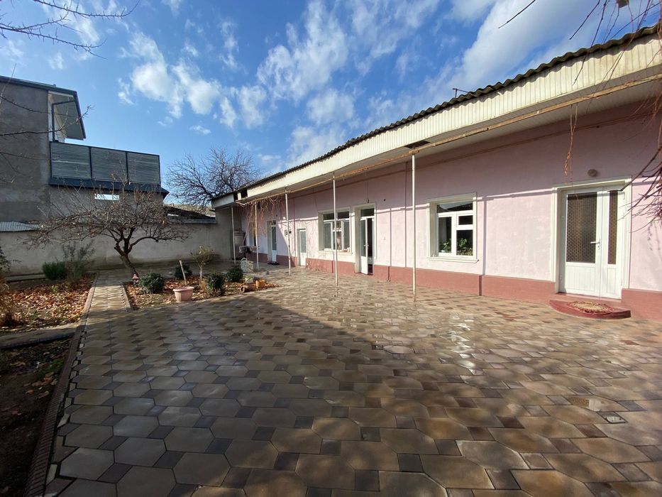 Xonobodda 15 sotixli hovli sotiladi