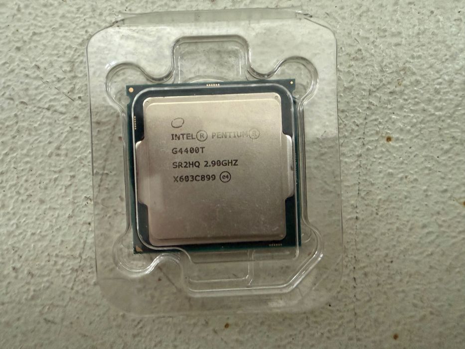 Lot 6 Procesoare Intel Core i3 / Pentium / Celeron – Socket 1151 – 120 Lei