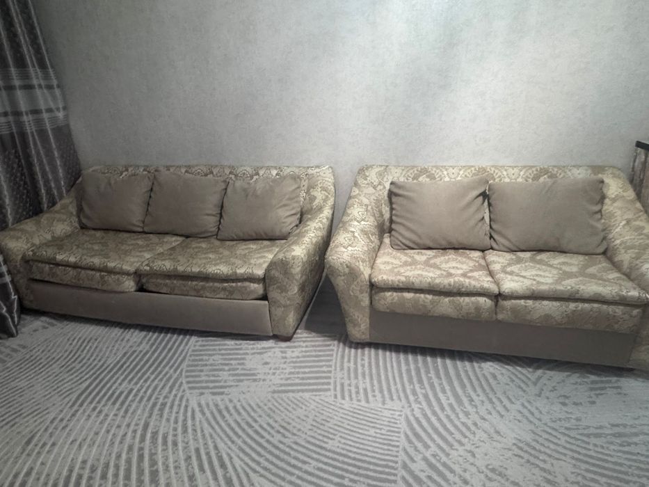 Диван раскладной две штуки.