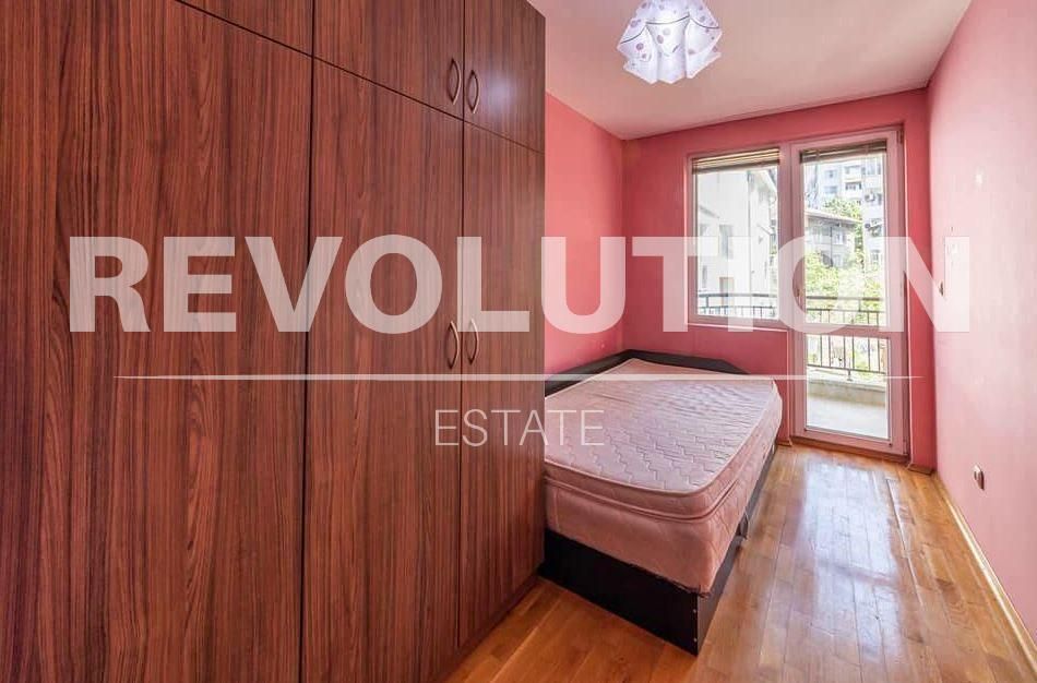 Двустаен апартамент в района на Базар Левски!