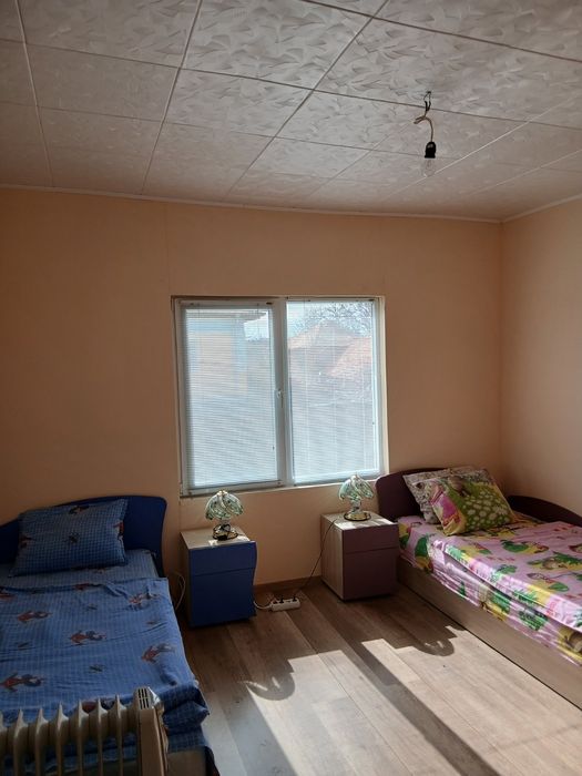 Тухлена къща 70кв.м на два етажа с 1дка двор