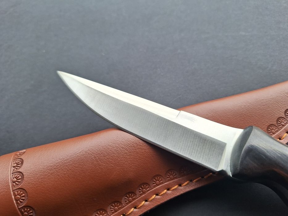 Ловен нож с кожена кания-стомана D2