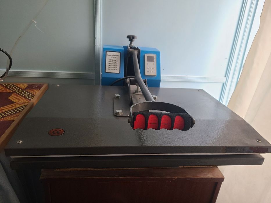 Tikuv mashinalari va press sotiladi