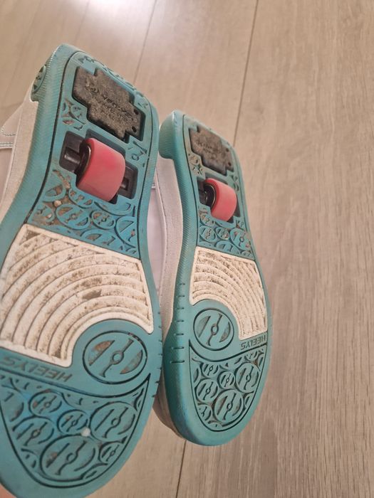 Heelys adidasi cu role nr.34