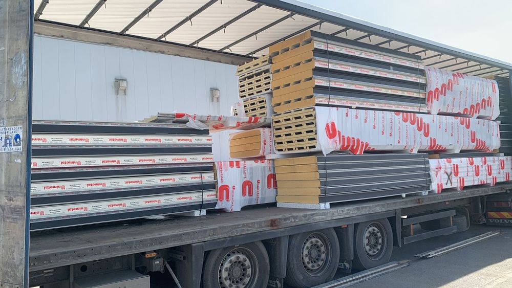 Depozit Panouri Sandwich Transport Gratuit in Brasov