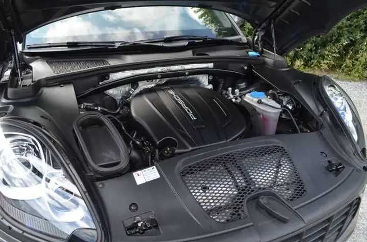 Dezmembrez Porsche Macan R4 TFSI 2.0 benzina turbo cod CYPA/bara Macan/Capota Macan/cutie Macan A5B03/far macan/