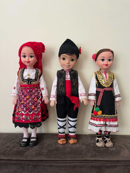 Кукли в народни носии