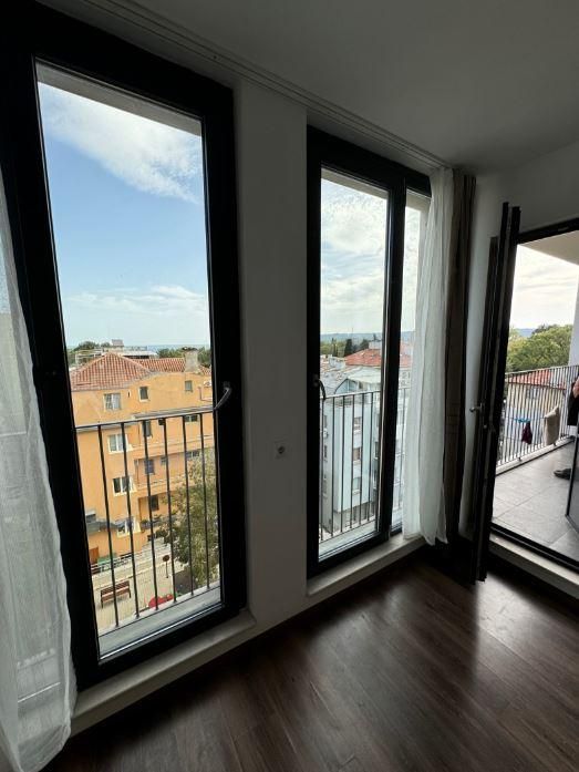 Дава се под наем Тристаен апартамент в Варна, Център - 107 кв.м за 1278 € - Снимка #5