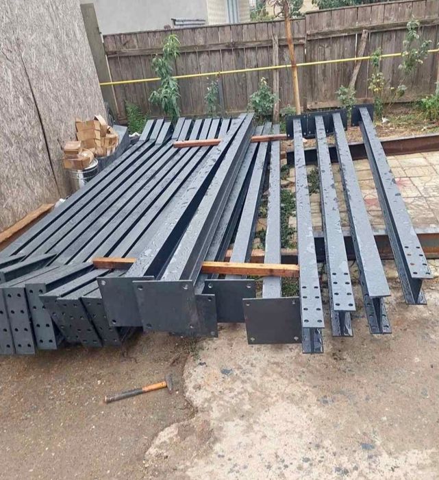 vând structură metalică 10 deschiderea 25 lungimea patru la ștrasină din iPe 180 asigur transport montaj mă deplasez oriunde în țară banii la terminar