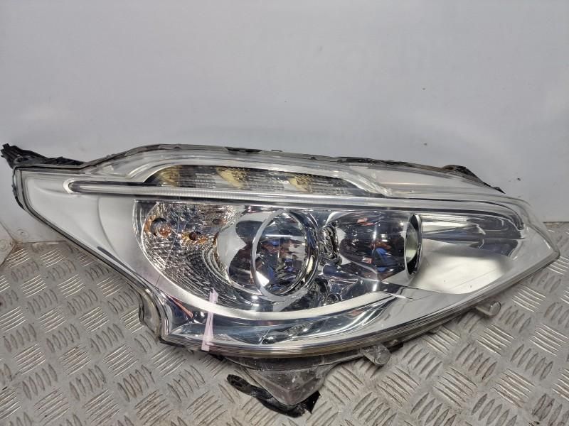 Far dreapta lupa + LED Peugeot 208