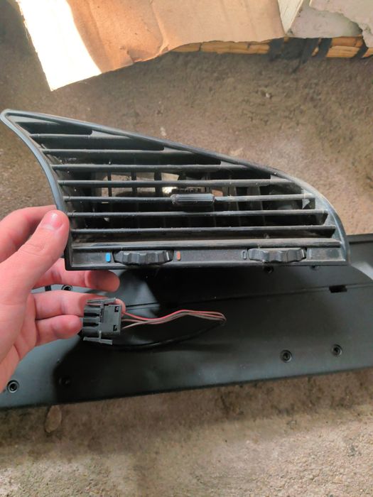 Центральный дефлектор БМВ е36 дорест климат