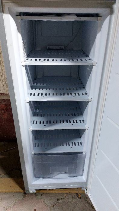 Продам морозильник