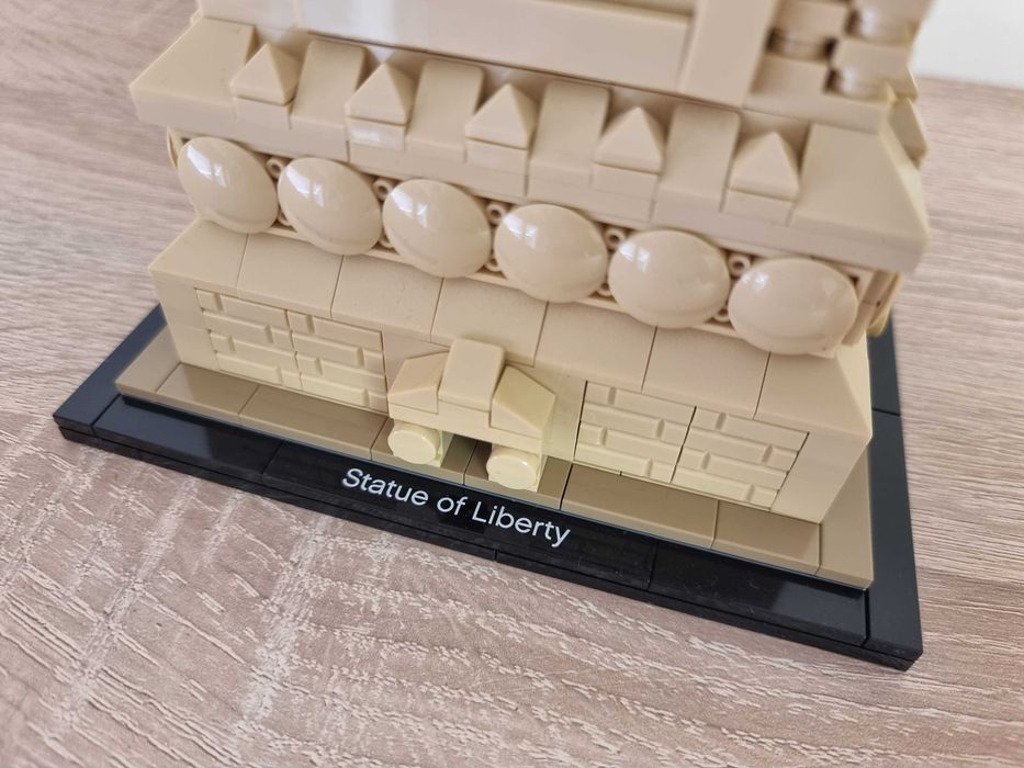 LEGO Architecture Statuia Libertatii 21042, 1685 piese