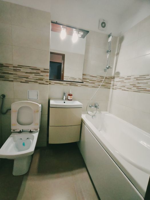 Închiriez apartament  3 camere Trivale Complex 1