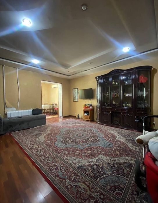 Квартира на С.Азимова 3/1/5 общ пл 75м/77 серия