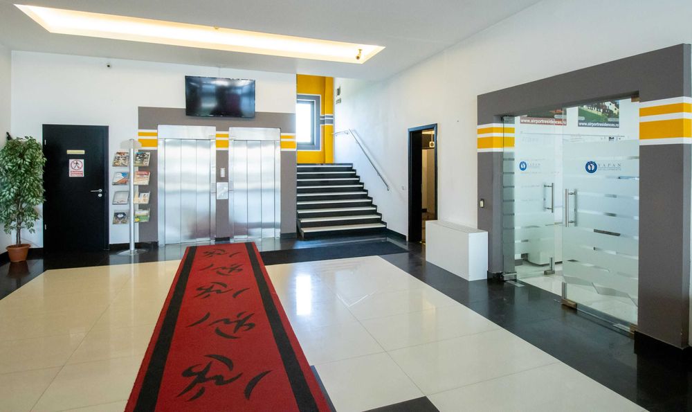 Birou  Otopeni, suprafete intre  50-200mp ,Vis-a-vis de Aeroport