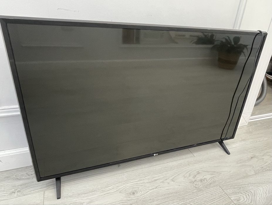 Телевизор LG оригинал Модель: 43LM5700PLA Цвет: Черный