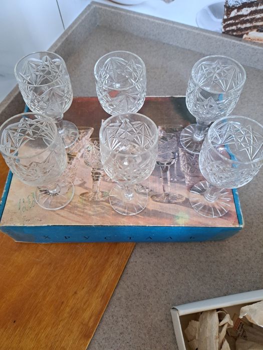 Хрустал рюмкалар.