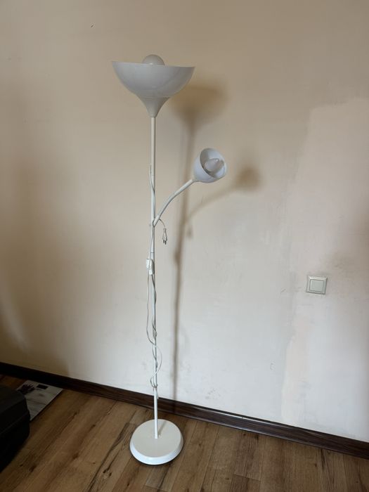 Светильник с двумя лампочками