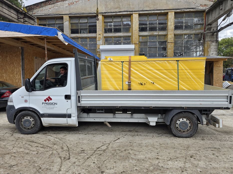 Продажба на жълти кофражни платна.