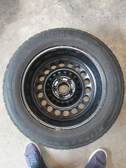 Vand 4 anvelope BRIDGESTONE 205 60 r16 de iarna