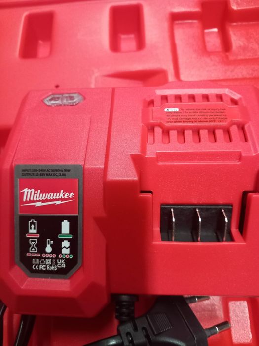 Pistol de impact MILWAUKEE m18 cu 2 acumulatori