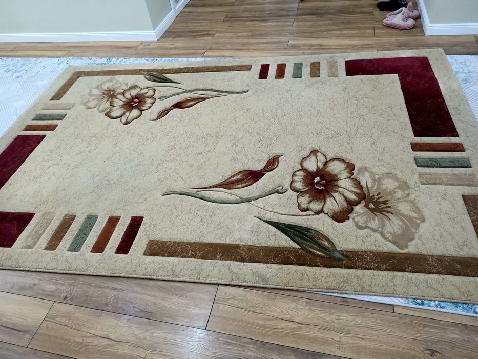 Продам ковер 3х2, за  25000 тг