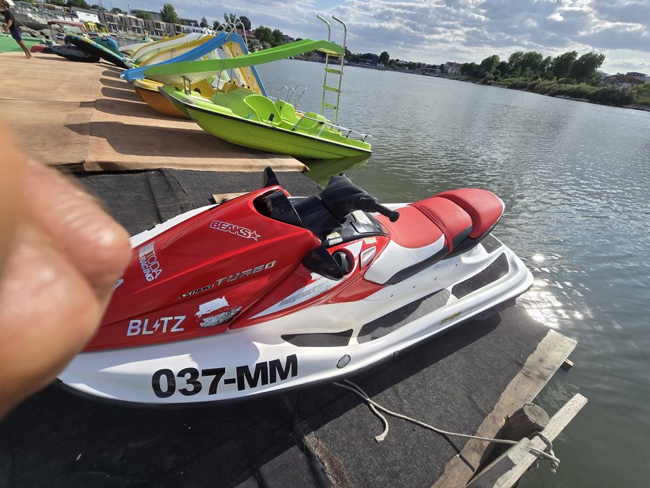 Vand/dezmembrez honda aquatrax